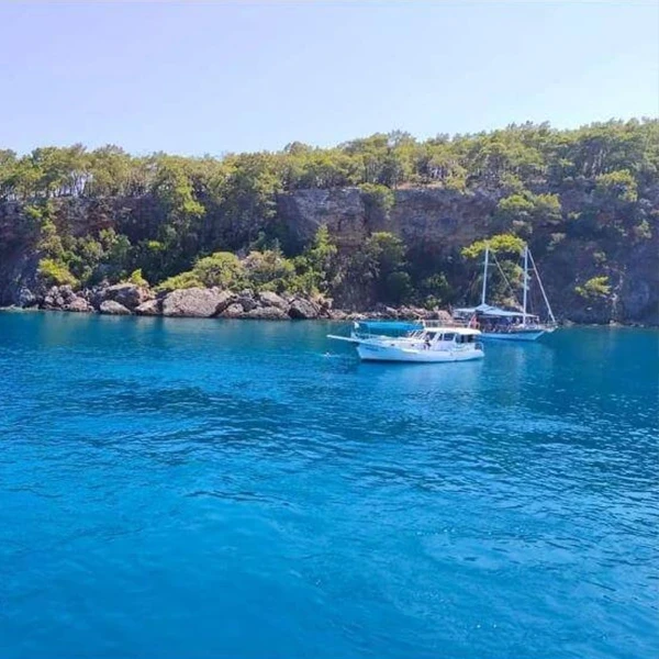 الإفطار والتوجه الى الجبال والوديان الجميلة