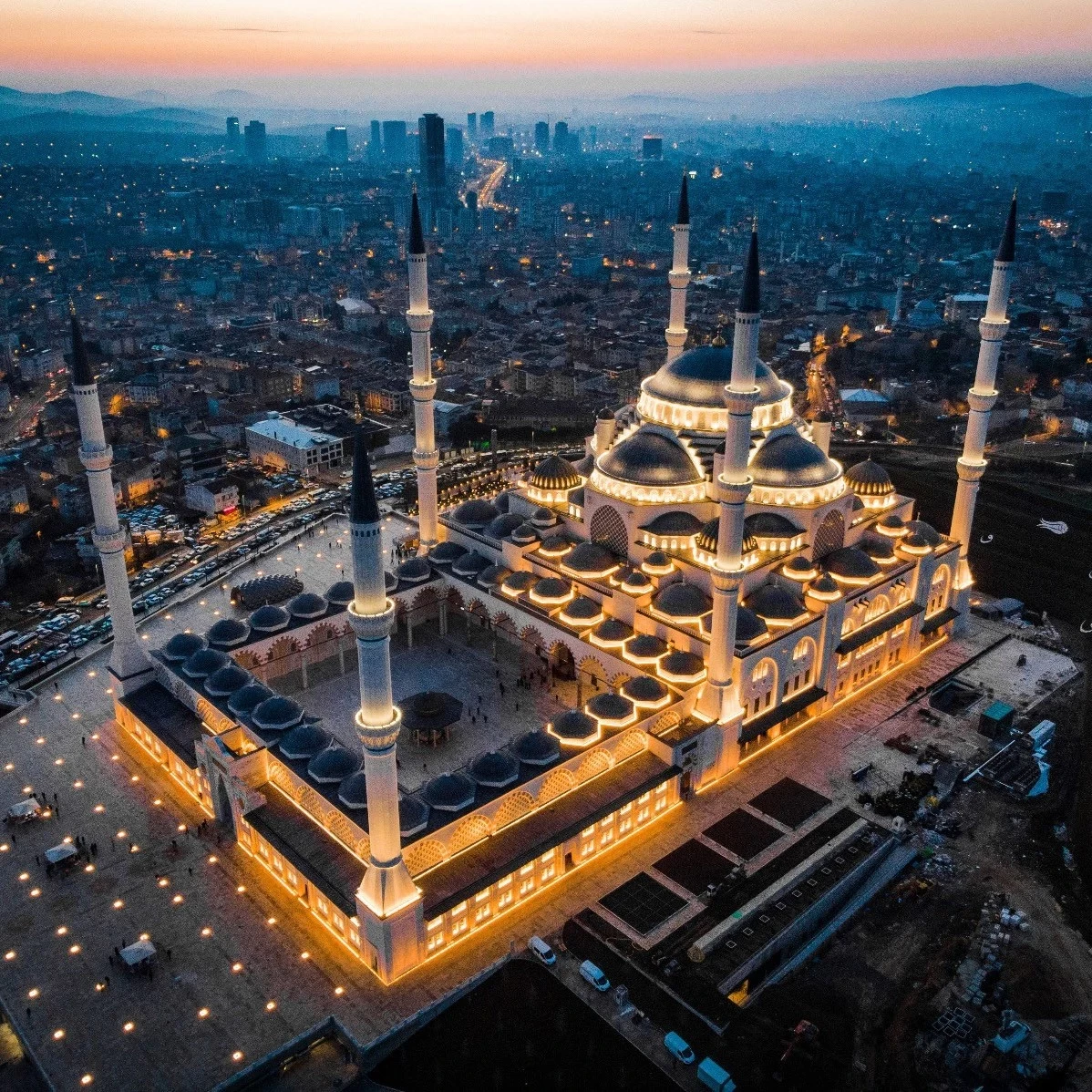 صالة العيد في مسجد تشاميلجا