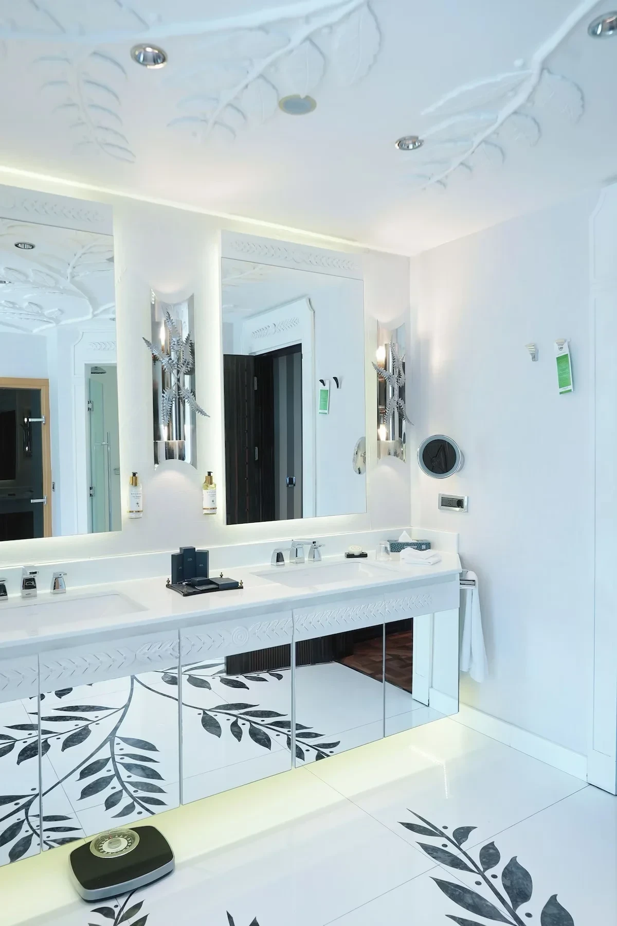 Wyndham Grand Istanbul Kalamis Marina Hotel