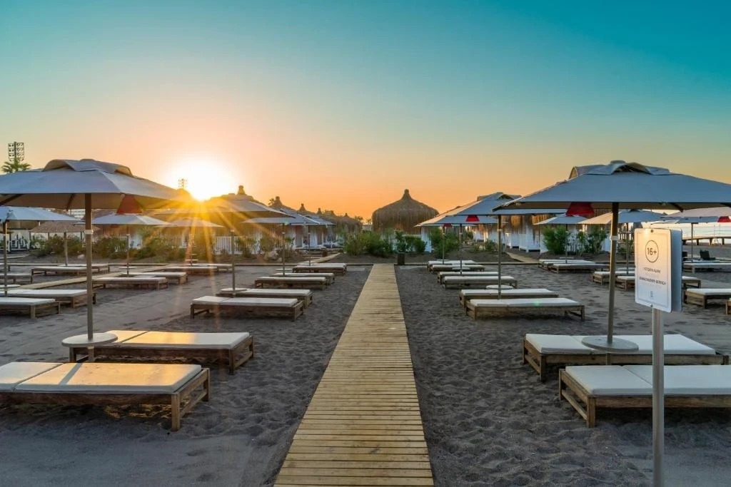 Lara Barut Collection