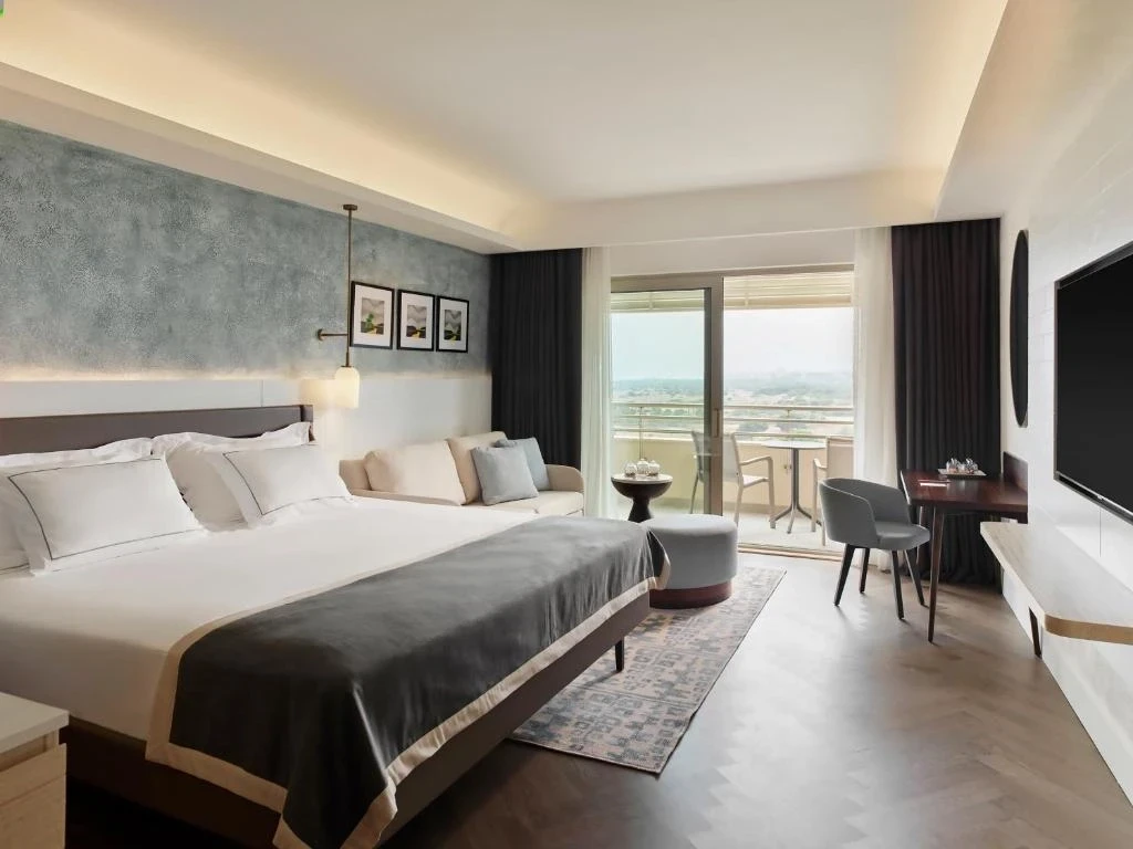 Lara Barut Collection