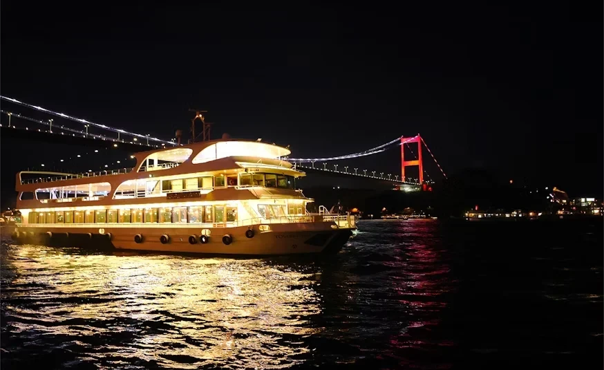 Bosphorus Night Cruise Tour with Dinner and Turkish Shows