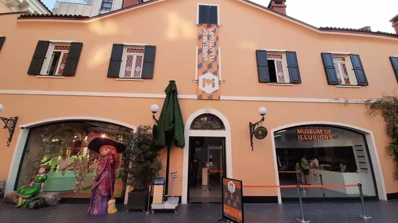 Museum of Illusions Istanbul Istiklal Street Entrance