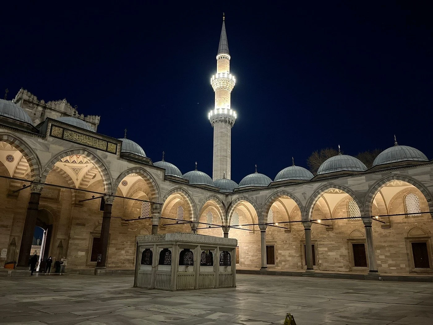 جولة مسجد السليمانية مع دليل صوتي