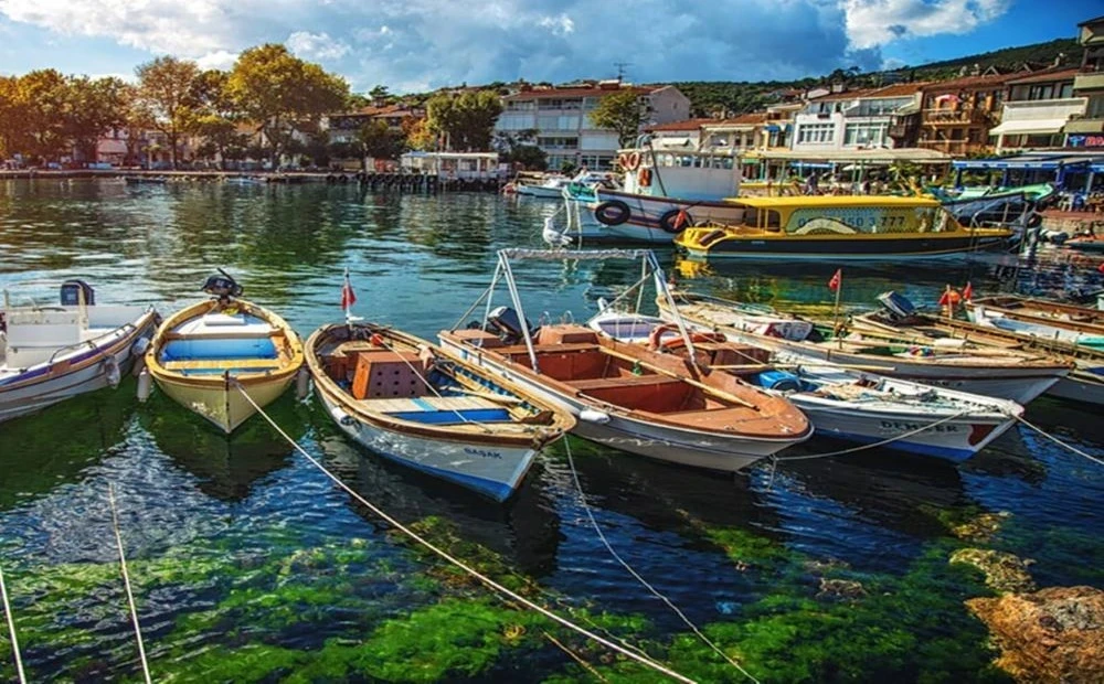 رحلة بالقارب إلى جزر الأميرات من ميناء كاباتاش