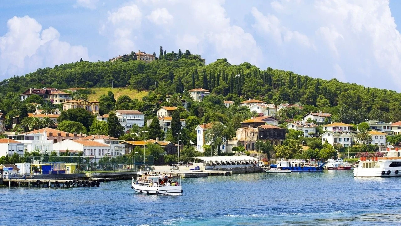 رحلة بالقارب إلى جزر الأميرات من ميناء كاباتاش