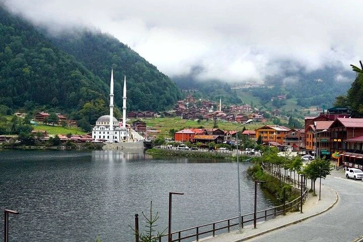 جولة بحيرة أوزنغول وزيارة مصنع الشاي