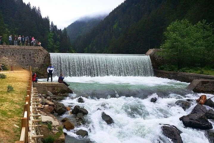 جولة بحيرة أوزنغول وزيارة مصنع الشاي