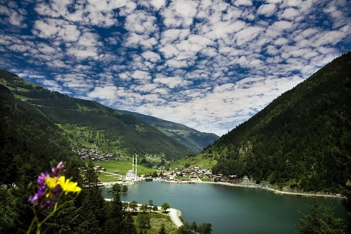 جولة بحيرة أوزنغول وتجربة الشاي التركي