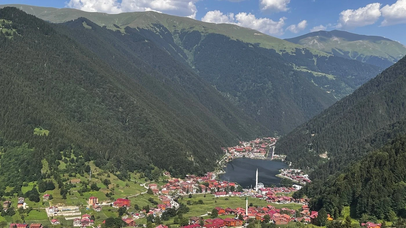 جولة بحيرة أوزنغول وتجربة الشاي التركي