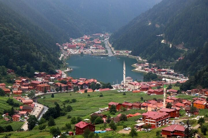 جولة بحيرة أوزنغول وتجربة الشاي التركي